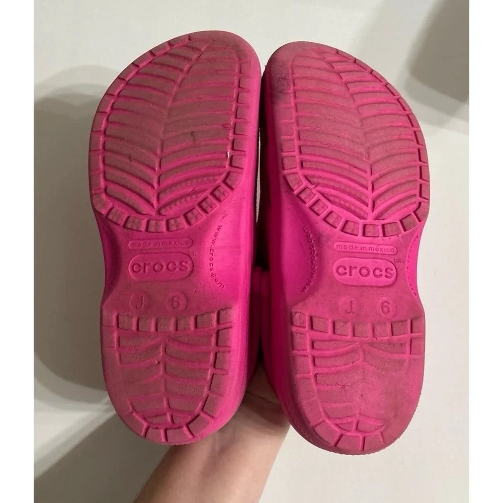 Crocs Classic (size J6) Pink Croc Sandals